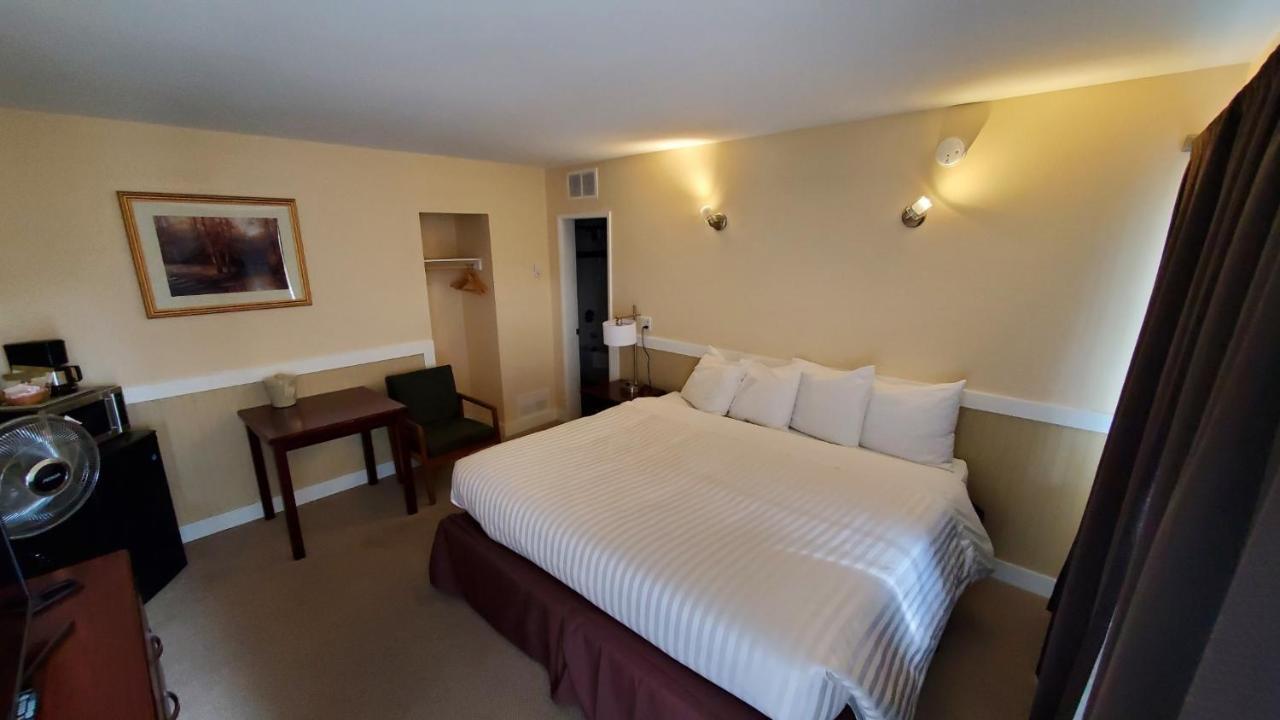 Comox Valley Inn & Suites 코트니 외부 사진