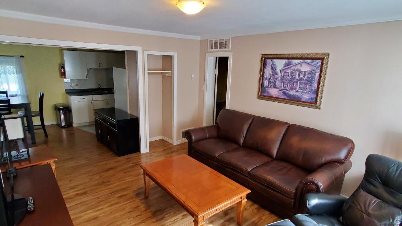 Comox Valley Inn & Suites 코트니 외부 사진