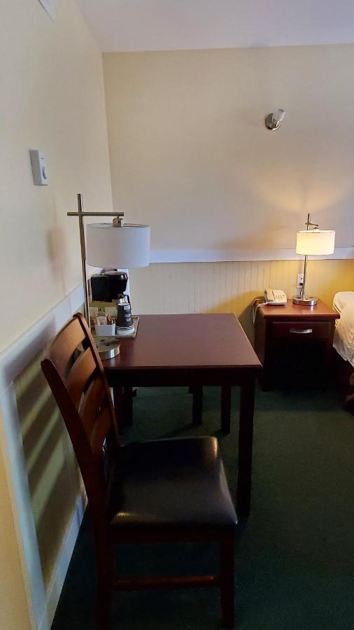 Comox Valley Inn & Suites 코트니 외부 사진