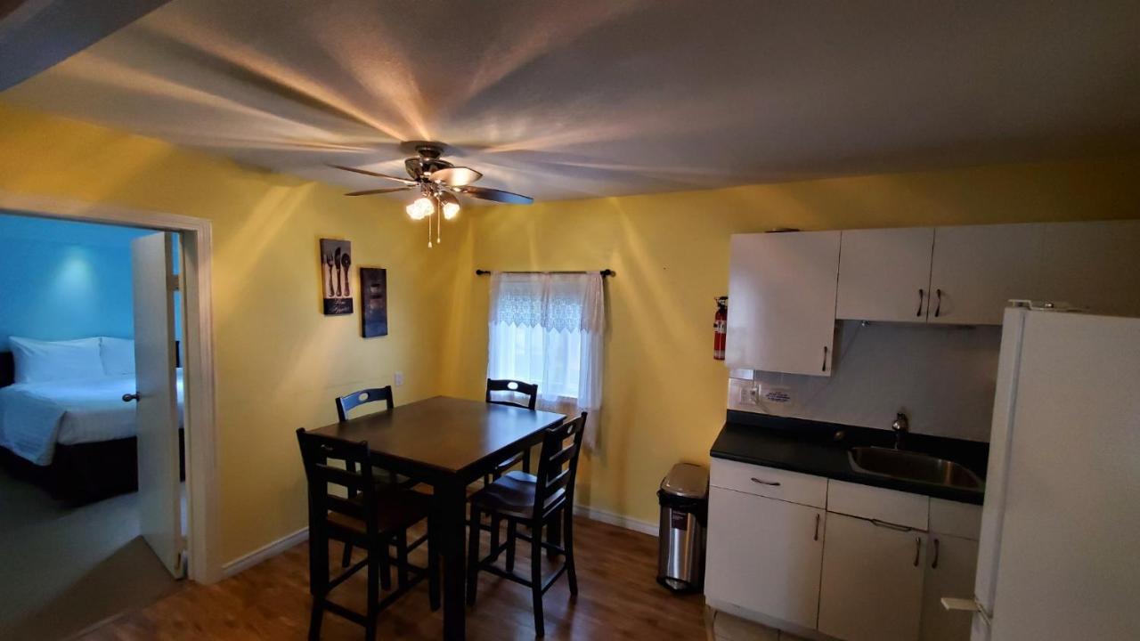 Comox Valley Inn & Suites 코트니 외부 사진