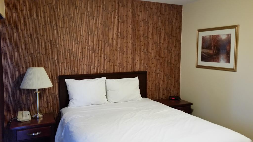 Comox Valley Inn & Suites 코트니 외부 사진