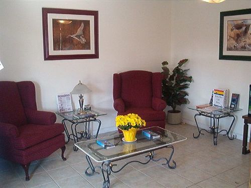 Comox Valley Inn & Suites 코트니 외부 사진